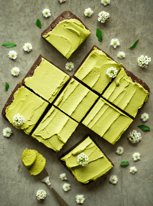RAW BROWNIES WITH MATCHA FROSTIN